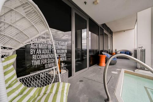 Romance Phenthouse at Palms Place