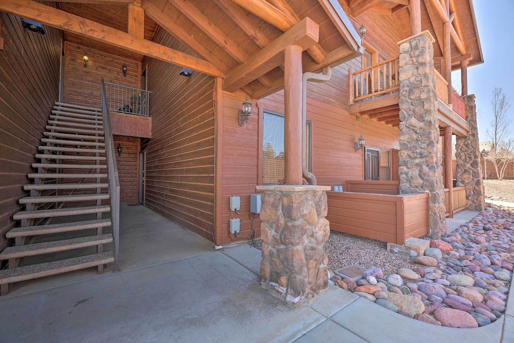 Near Lake & Trails: Show Low Condo w Grill — 4-Star Luxury Hotel in Show Low, United States