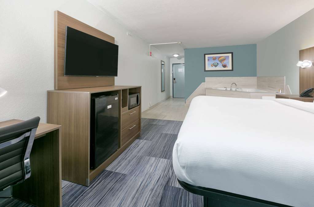 Baymont by Wyndham Chattanooga Eastridge - photo 35