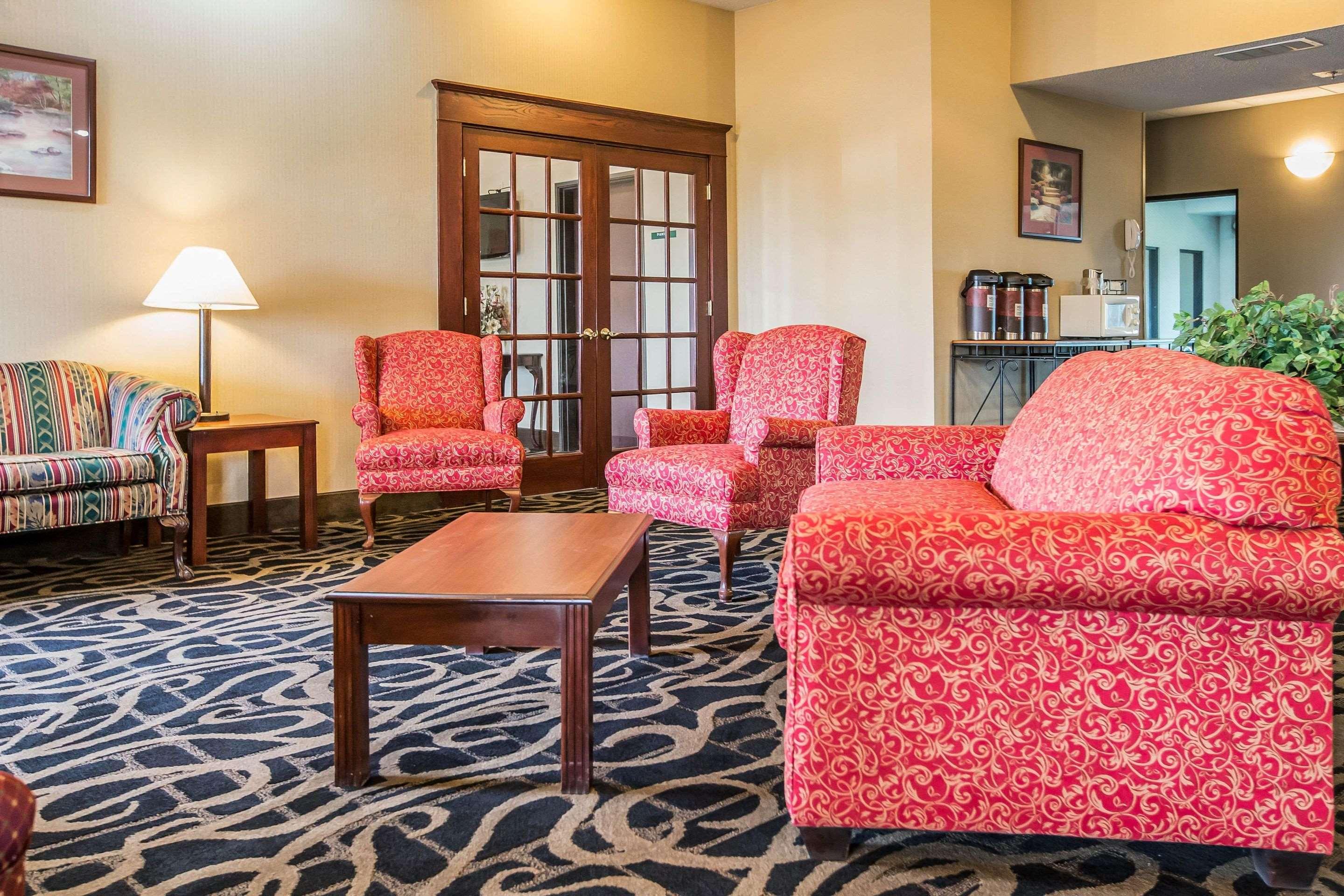 Quality Inn & Suites Mendota near I 39 - photo 18