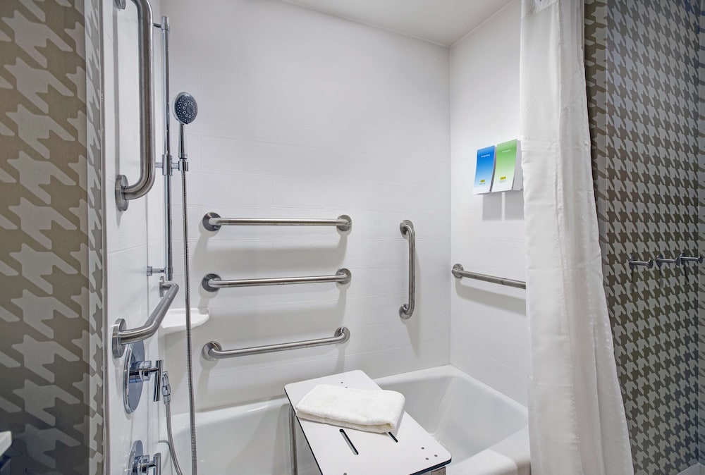 Home2 Suites by Hilton Milwaukee Downtown - photo 26
