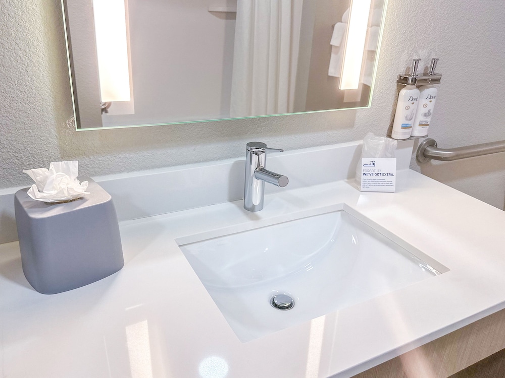 Holiday Inn Express Hotel & Suites Ennis by IHG - photo 11