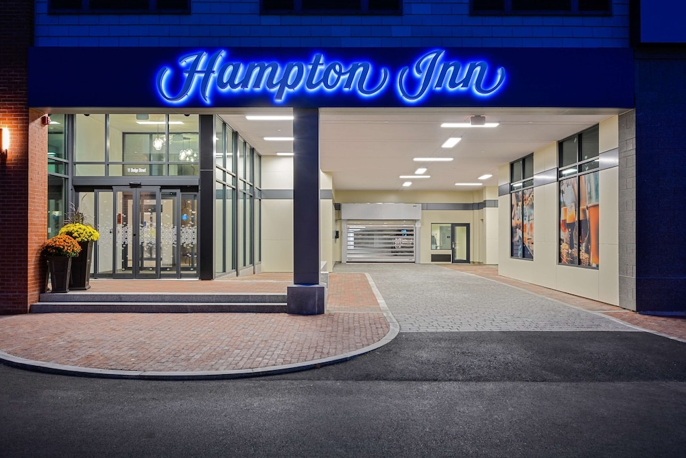 Hampton Inn Salem Boston - photo 39