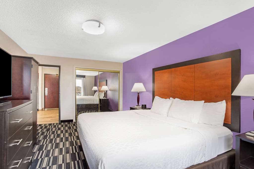 La Quinta Inn & Suites by Wyndham Norwich Plainfield Casino - photo 25