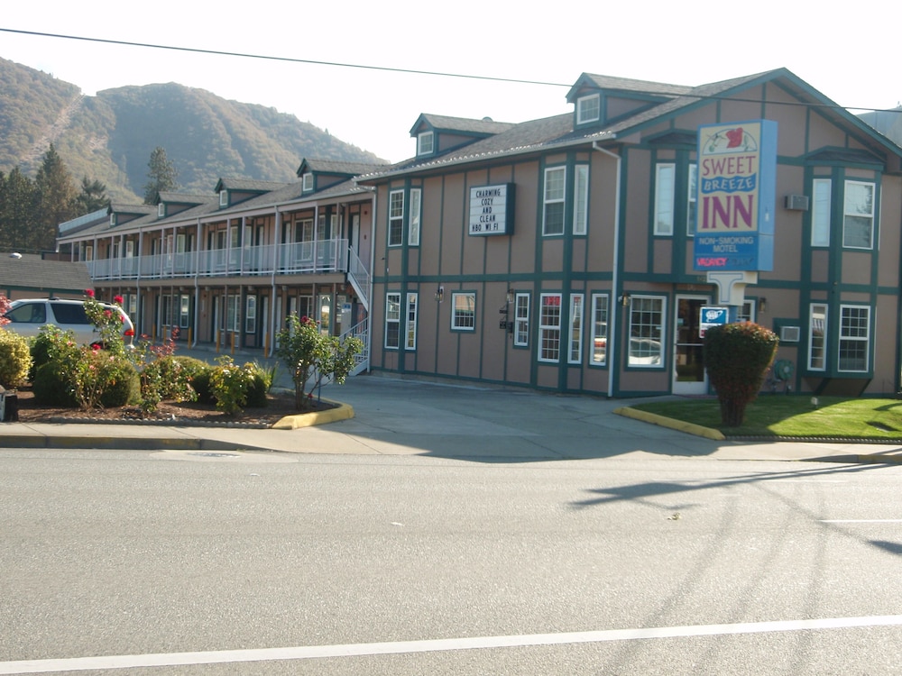 Sweet Breeze Inn - photo 16