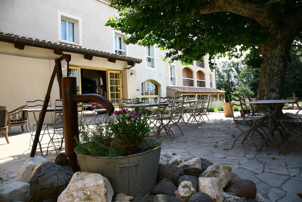 Logis Hôtel Médiéval Montélimar Nord pet-friendly hotel Rochemaure