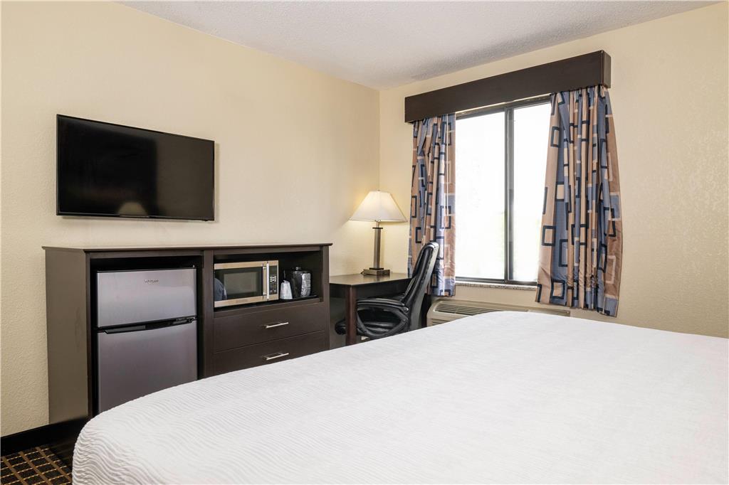 Baymont Inn & Suites by Wyndham Mukwonago - photo 25