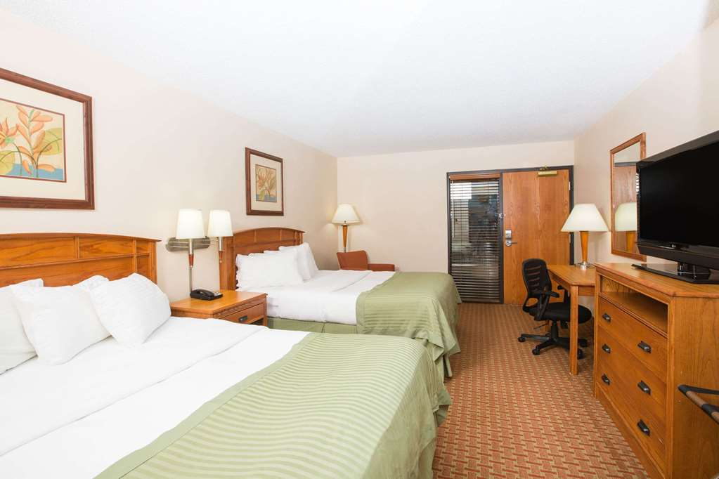Ramada by Wyndham Des Moines Tropics Resort & Conference Ctr - photo 14