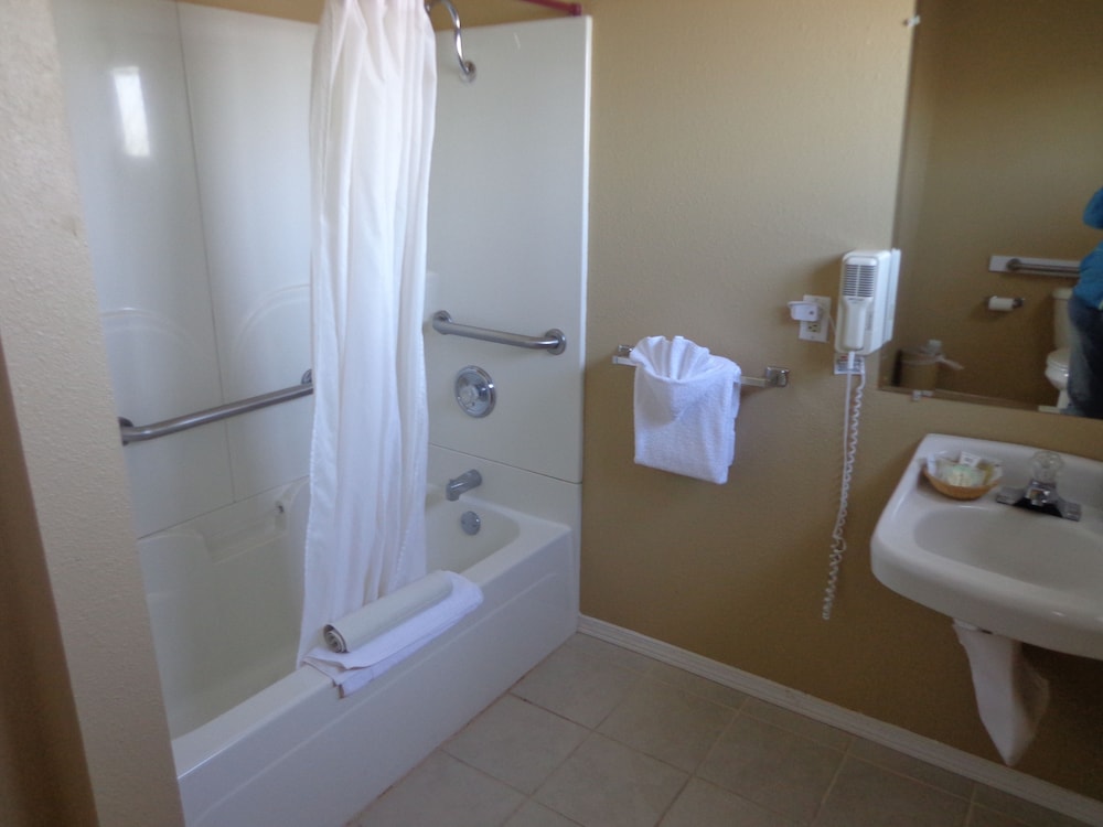 Ocean Shores Inn & Suites - photo 31
