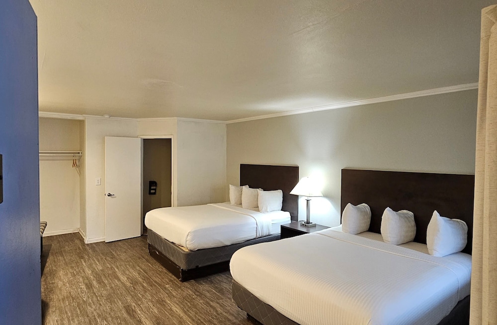 Bay Front Inn Santa Cruz - photo 13