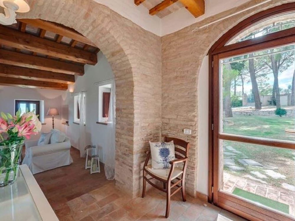 Stunning Apartment in Mombaroccio Near Metauro River — 4-Star Luxury Hotel in Mombaroccio, Italy