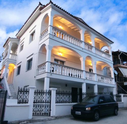 Medusa Myrina Luxury Apartments 1st Floor — 4-Star Luxury Hotel in Myrina, Greece