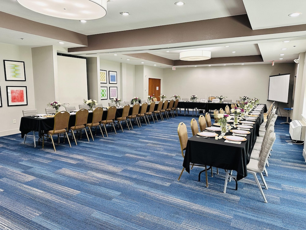Holiday Inn Express & Suites Mansfield by IHG - photo 61