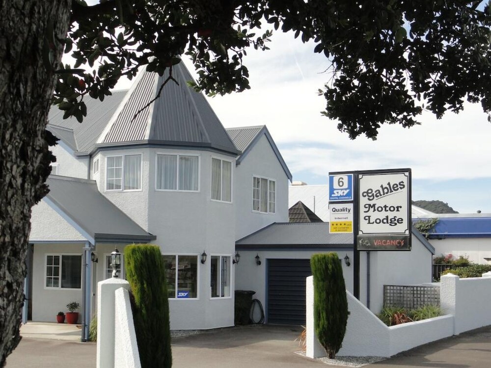 Asure Gables Motor Lodge — 4-Star Luxury Hotel in Greymouth, New Zealand