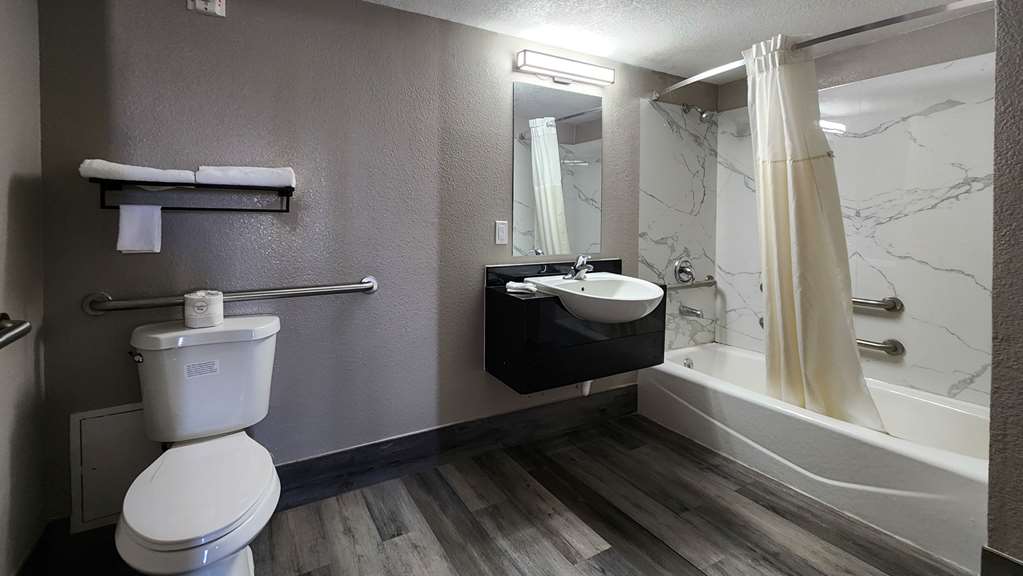 Motel 6 Houston TX Medical Center NRG Stadium - photo 18