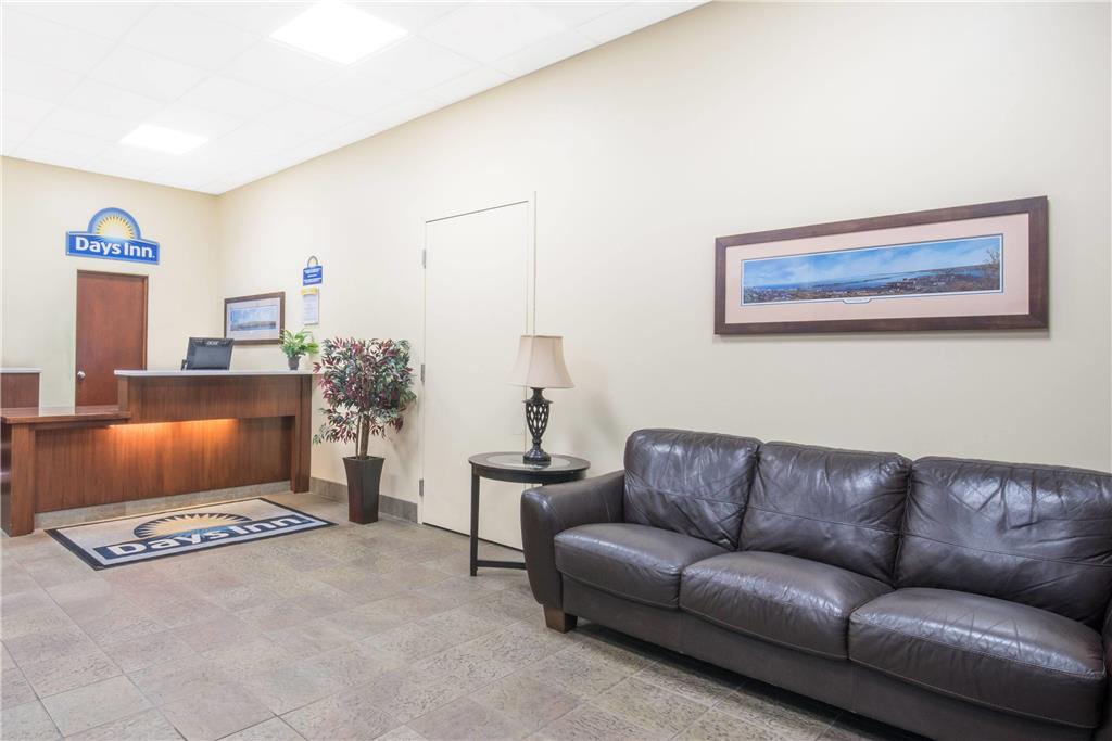 Days Inn by Wyndham Duluth Lakewalk - photo 2