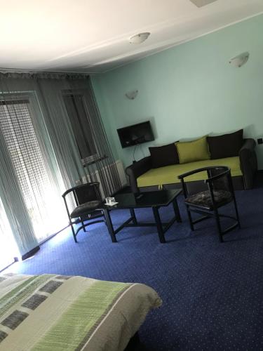 Kőrös Hotel — hotel in Kiskoros