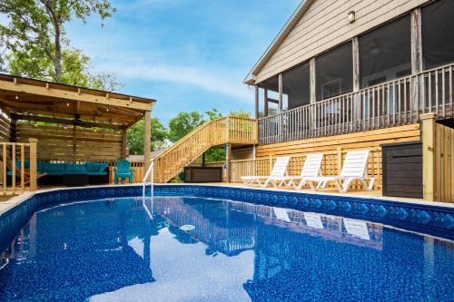 Woodlands Wonder by Oak Island Accommodations - photo 24