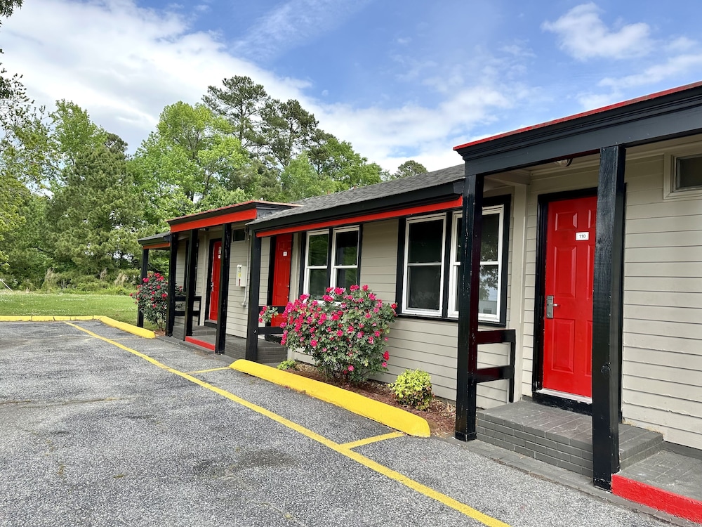 Whistling Pines Daily & Extended Stay Elizabeth City - photo 25