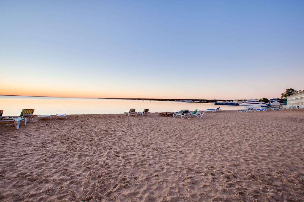 Super 8 by Wyndham Mackinaw City Beachfront Area - photo 15