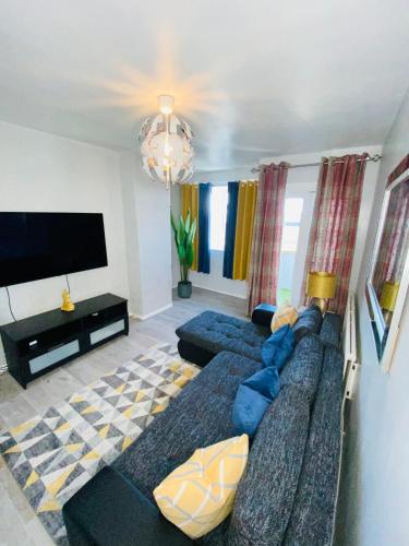 Bright Spacious modern Interior Decor 2 bedrooms Apartment with amazing views — 4-Star Luxury Hotel in London, United Kingdom