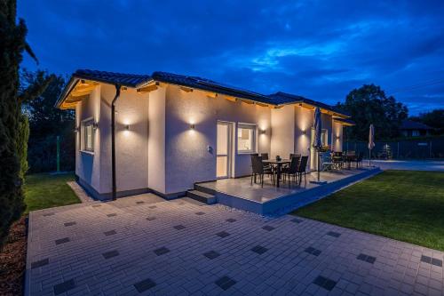 Balatonic Grape apartmanház — 4-Star Luxury Hotel in Siofok, Hungary