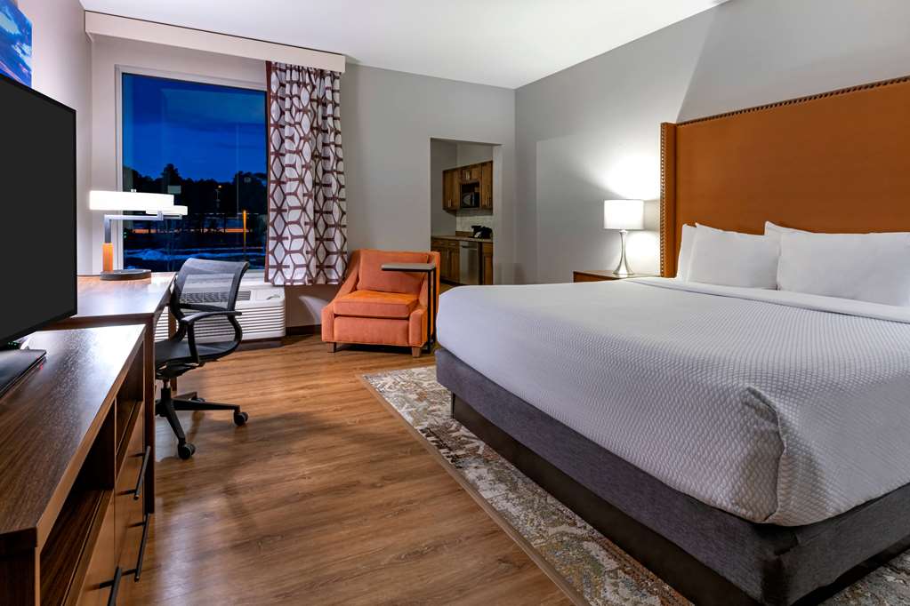La Quinta Inn & Suites by Wyndham Flagstaff East I - photo 24
