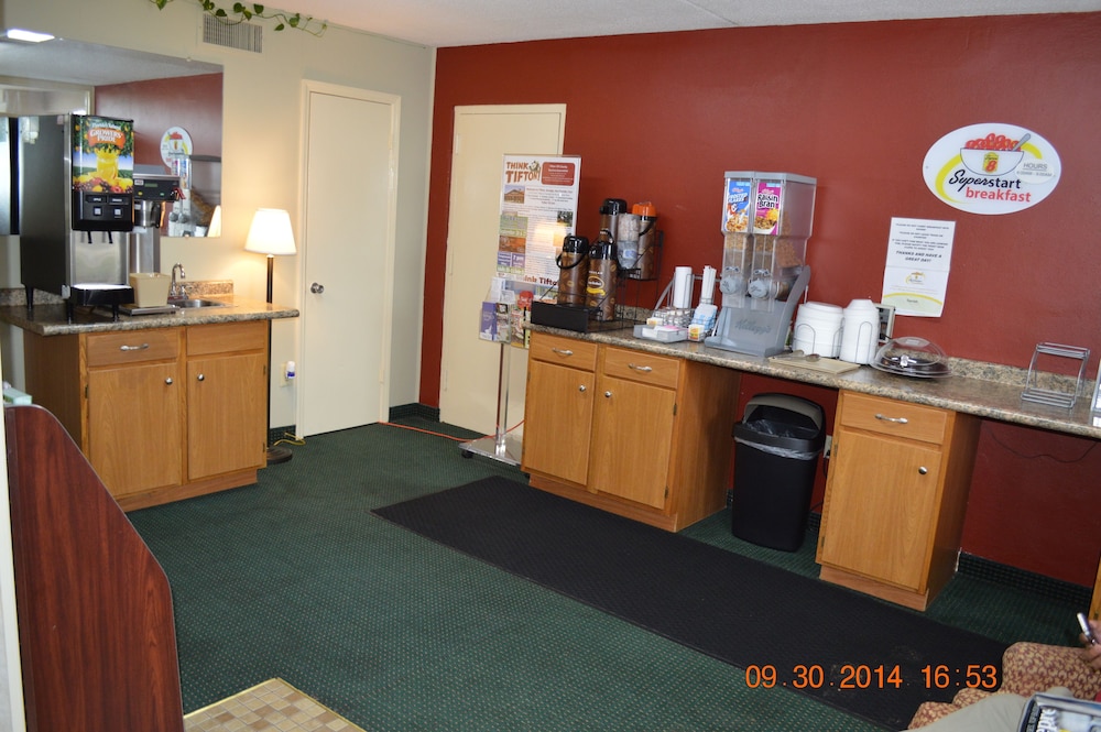 Super 8 by Wyndham Tifton - photo 40
