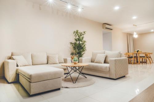 Teega Muji 4BR 12 pax w bathtub by Our Stay — 4-Star Luxury Hotel in Johor Bahru, Malaysia