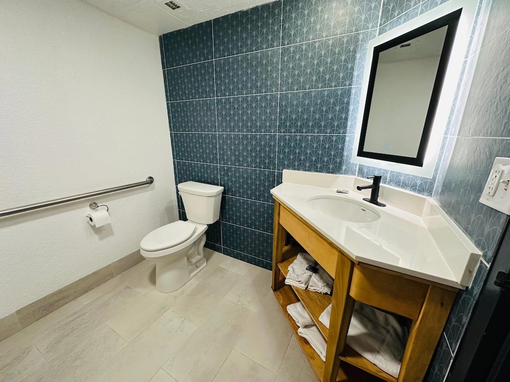 Country Inn & Suites by Radisson Canton near Hall - photo 9