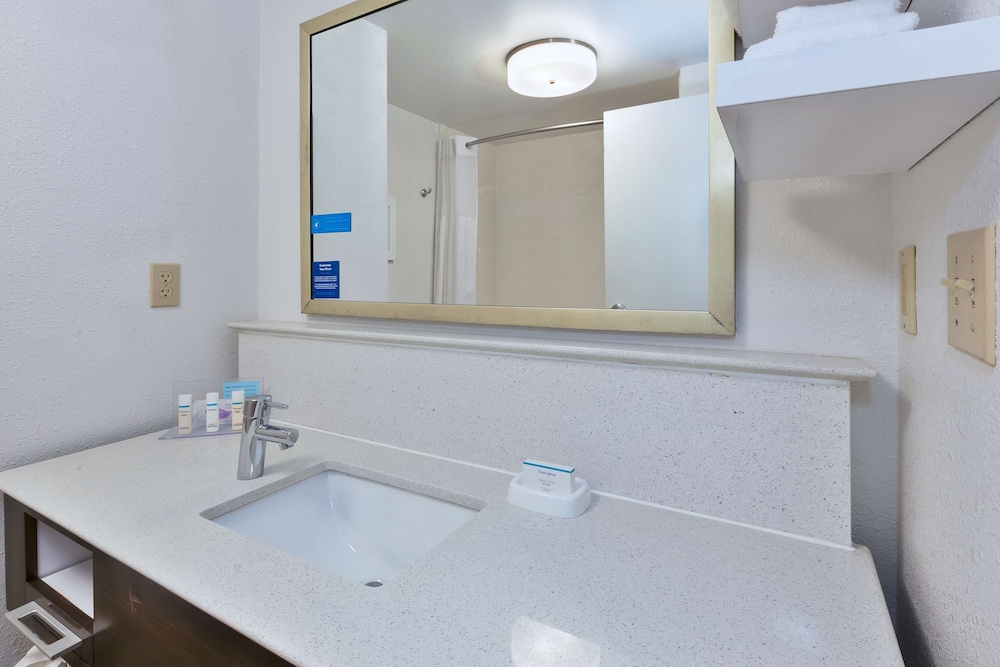 Hampton Inn Waterbury - photo 16