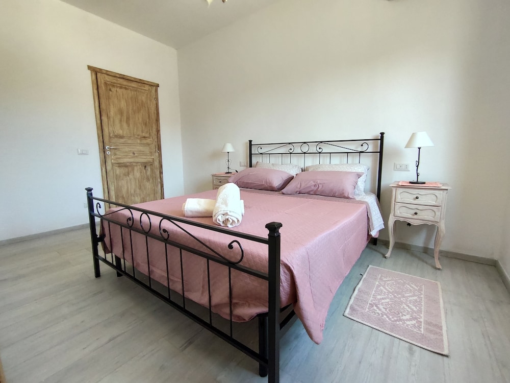 L'ajaccio B&B — 4-Star Luxury Hotel in La Maddalena, Italy