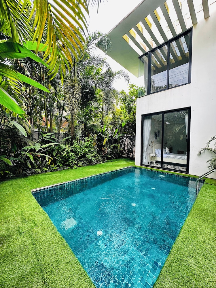 B Shore by evaddo in Vagator, India