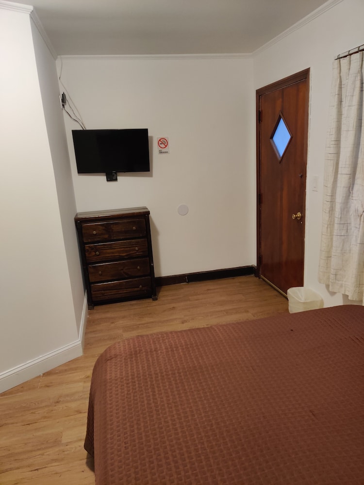 Cadet Motel - photo 25