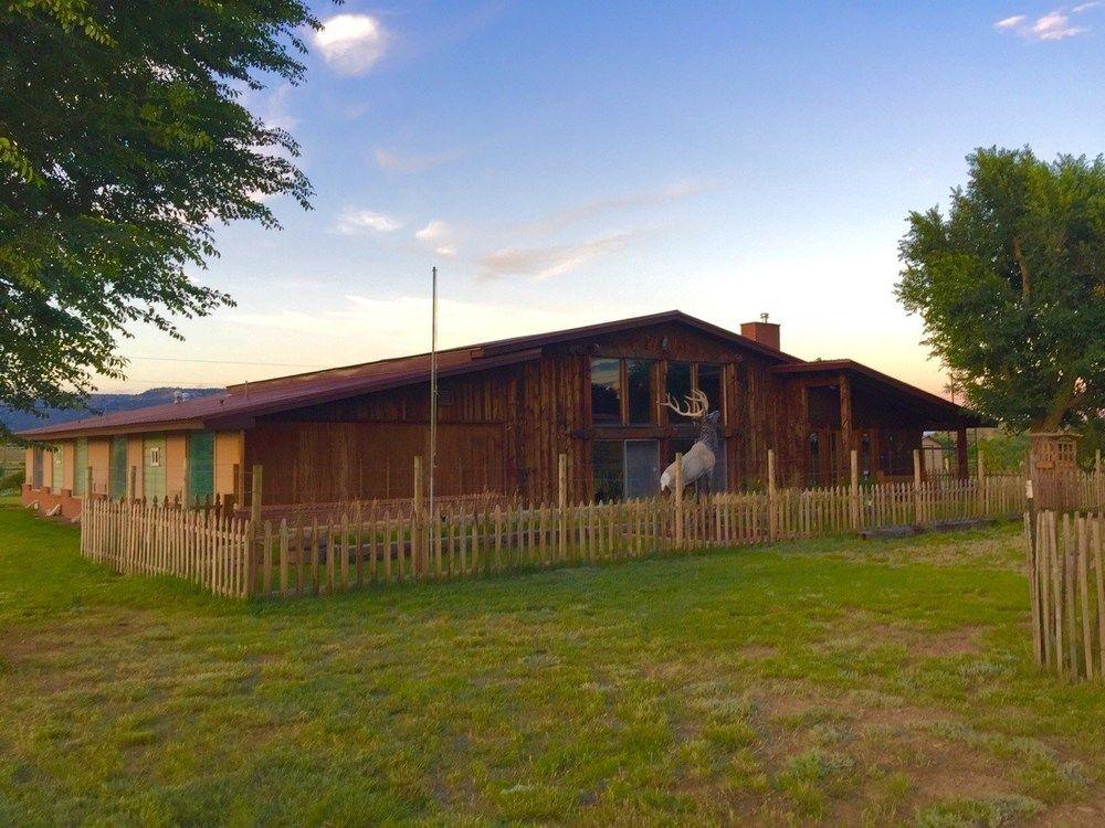 Blue Dragonfly Inn — Cimarron — photo 3
