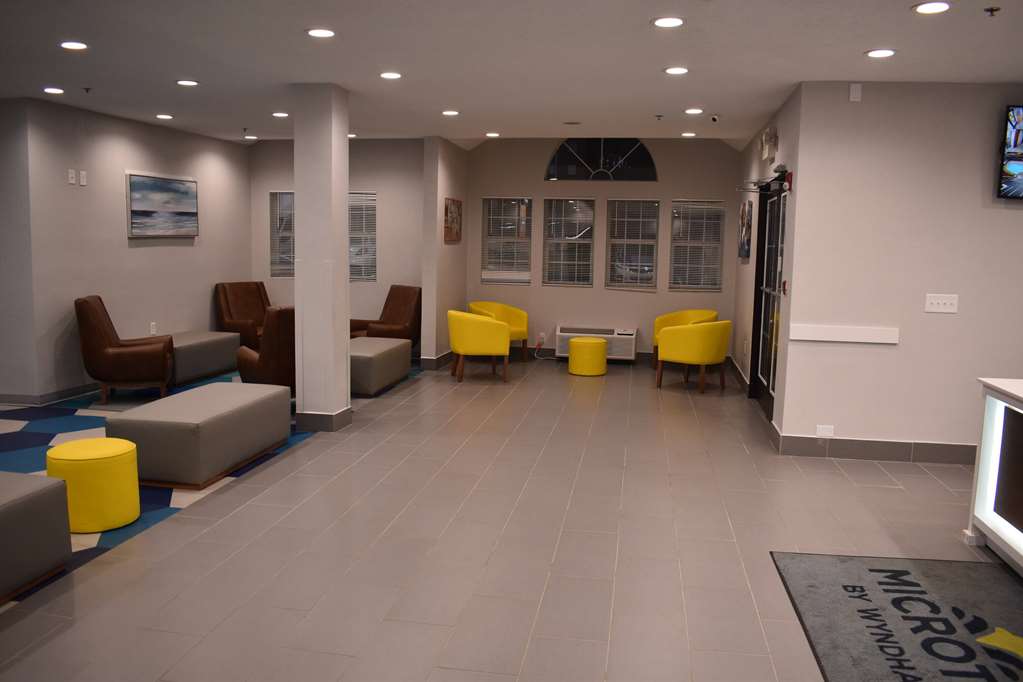 Microtel Inn & Suites by Wyndham Stockbridge Atlanta I 75 - photo 9