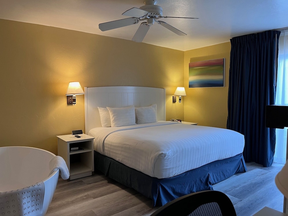 Monterey Bay Lodge - photo 8