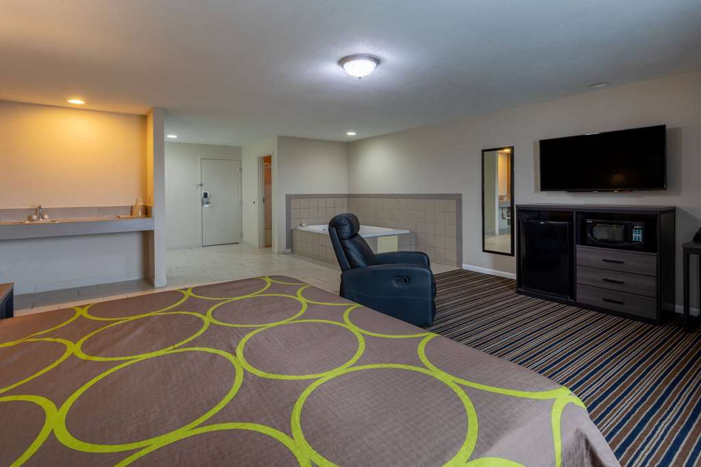 Super 8 by Wyndham Missouri Valley - photo 37