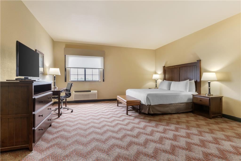 Best Western Plus Cimarron Hotel & Suites - photo 3