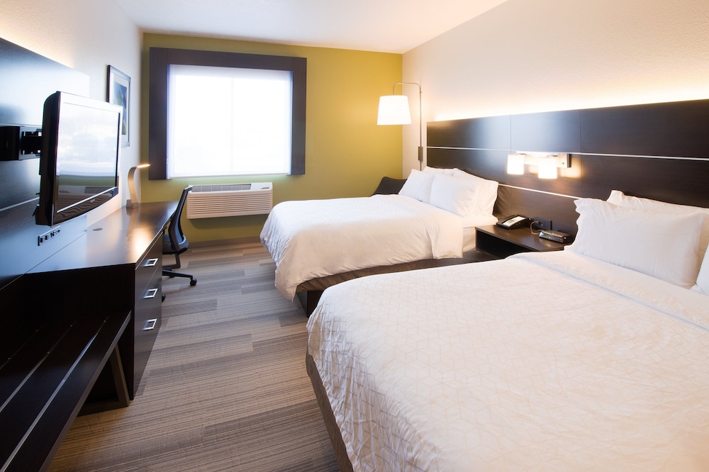 Holiday Inn Express & Suites Worthington by IHG - photo 13