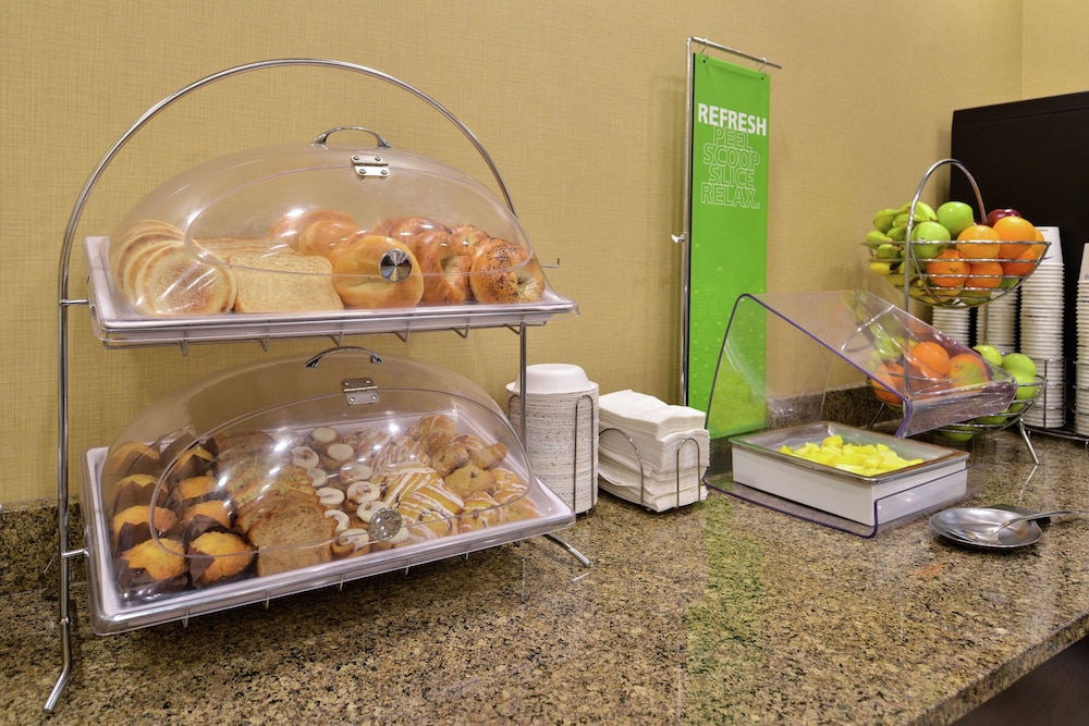 Hampton Inn Idaho Falls Airport - photo 36