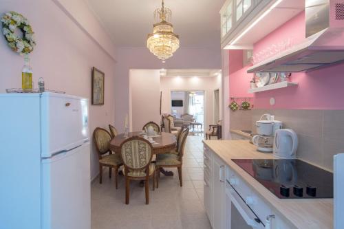 Lovely Apartment in Athens — 4-Star Luxury Hotel in Athens, Greece