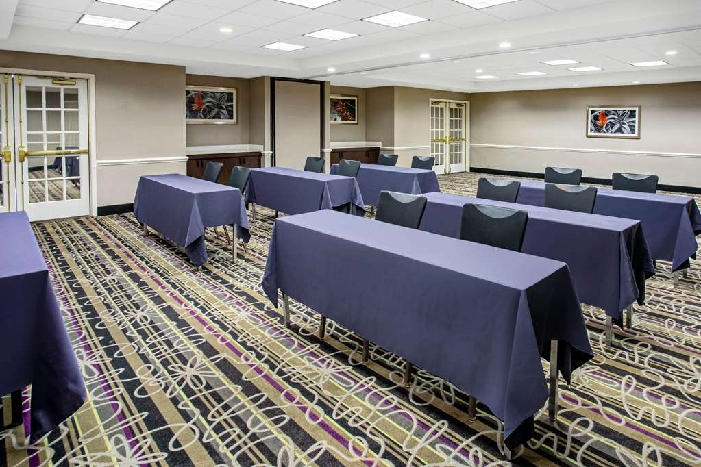 La Quinta Inn & Suites by Wyndham Tucson Airport - photo 25
