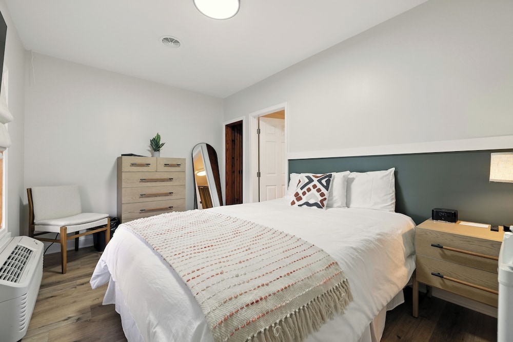 Hillside Motel LLC - photo 65