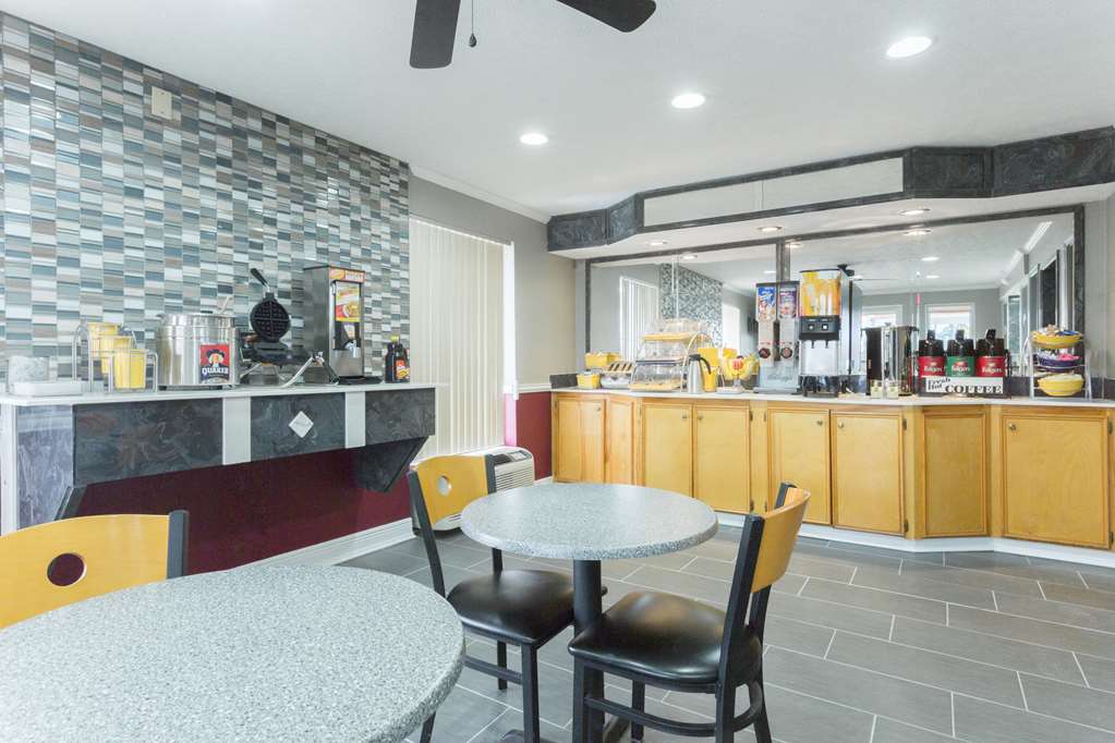 Days Inn by Wyndham Forest - photo 23