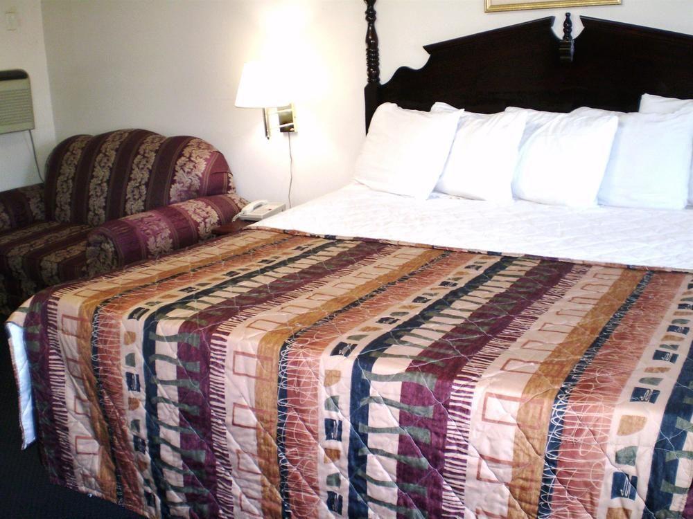 Sunrise Inn Brownsville - photo 17