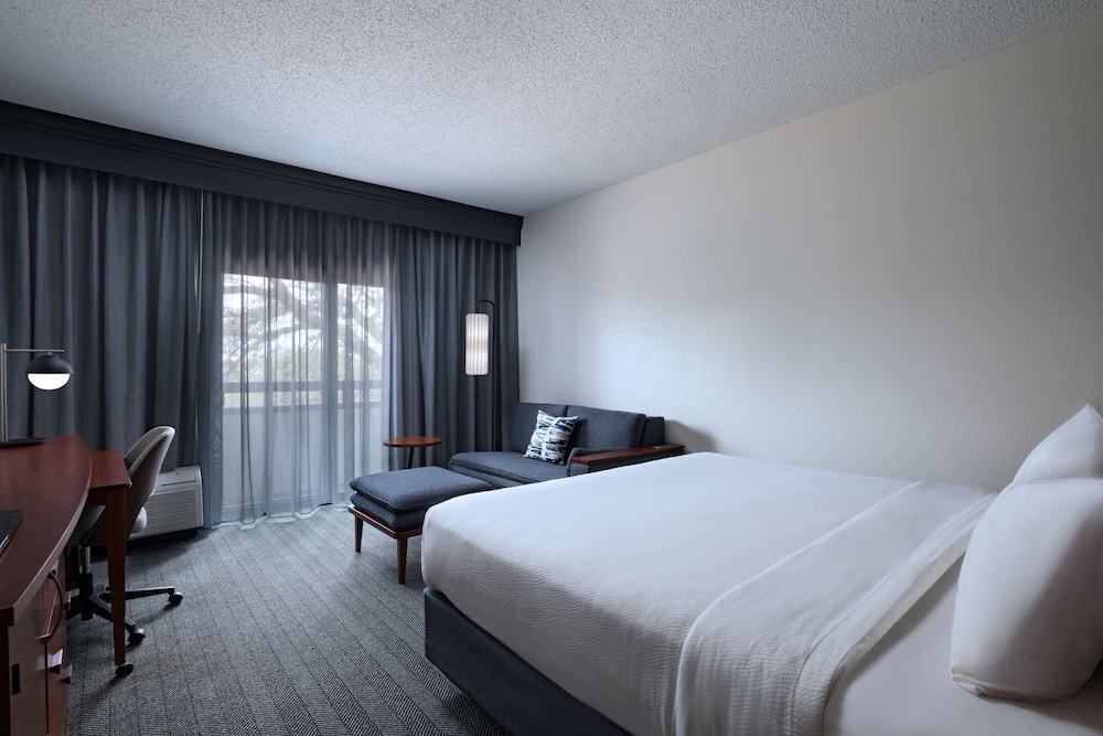 Courtyard by Marriott Dallas Richardson at Spring Valley - photo 6