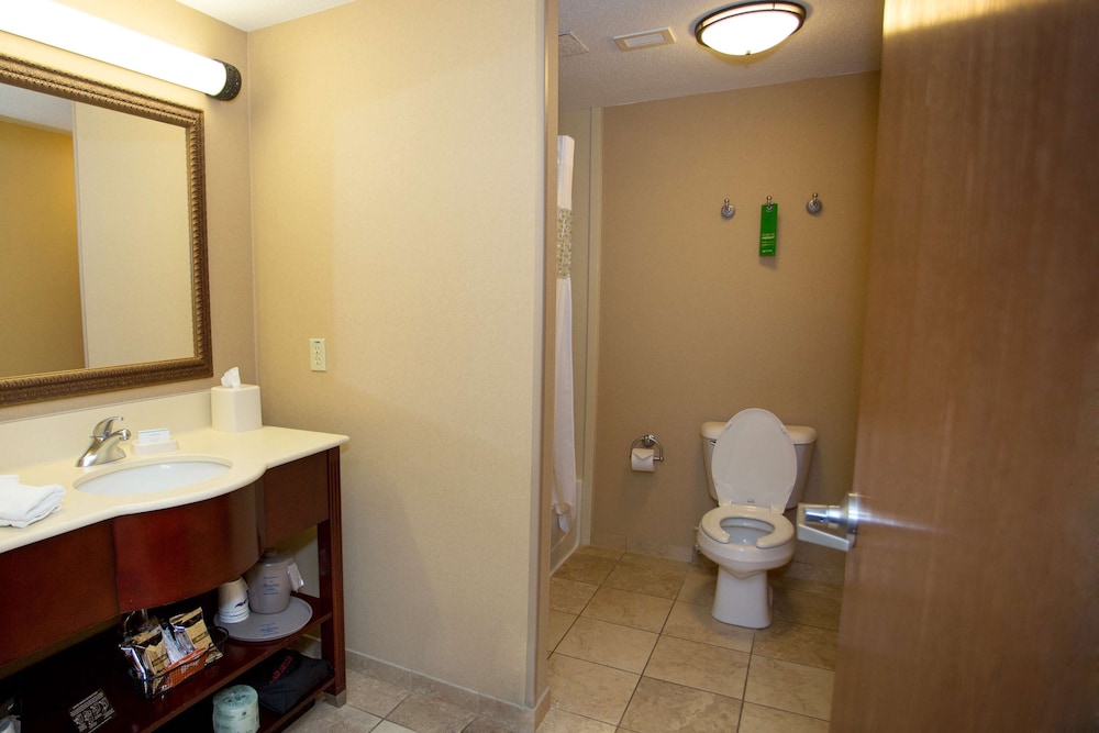 Hampton Inn Freeport - photo 16