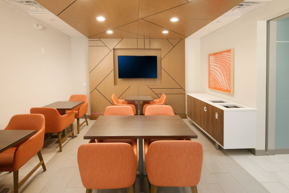 Holiday Inn Express & Suites Williamstown Glassboro by IHG - photo 29