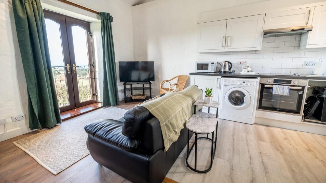Lovely 2 Bedroom Coastal Cottage near Bude — 4-Star Luxury Hotel in Bude, United Kingdom